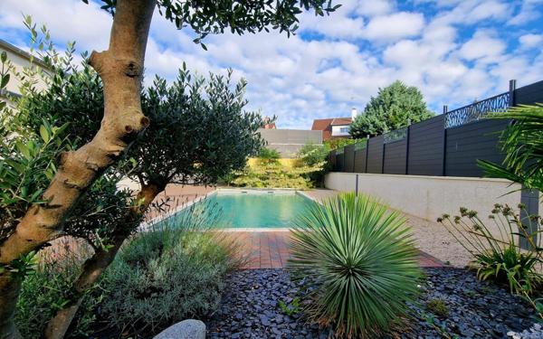 Maison à vendre    7 pièces • 285 m2 Saint-Quentin