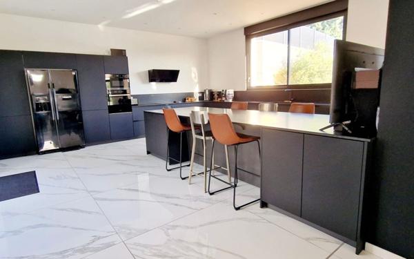 Maison à vendre    7 pièces • 285 m2 Saint-Quentin