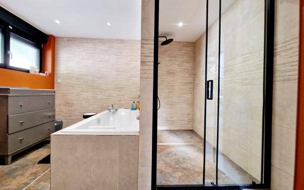 Maison à vendre    7 pièces • 285 m2 Saint-Quentin