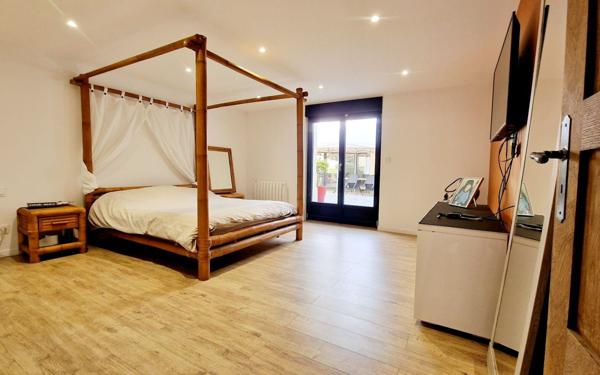 Maison à vendre    7 pièces • 285 m2 Saint-Quentin