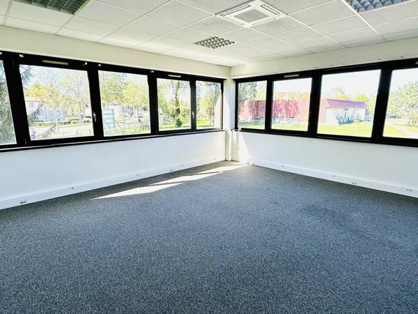 BUREAUX à LOUER de 594 m²