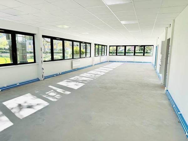 BUREAUX à LOUER de 594 m²