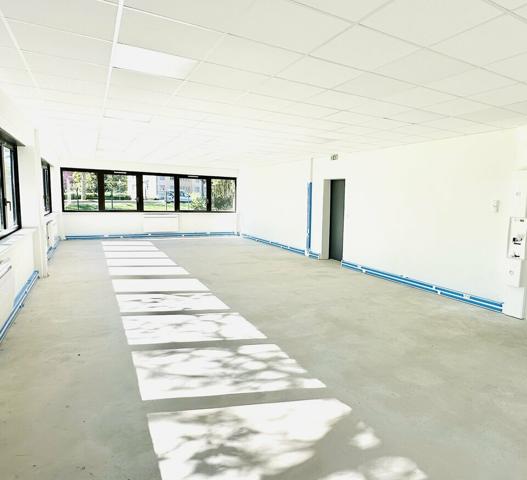 BUREAUX à LOUER de 594 m²