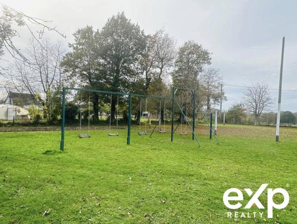 "Investissement Rentable : Gîte + 12 Logements Loués" sur plus de 8400m2 de terrain.