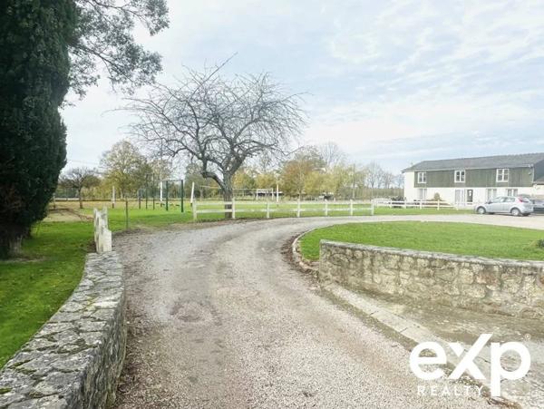 "Investissement Rentable : Gîte + 12 Logements Loués" sur plus de 8400m2 de terrain.