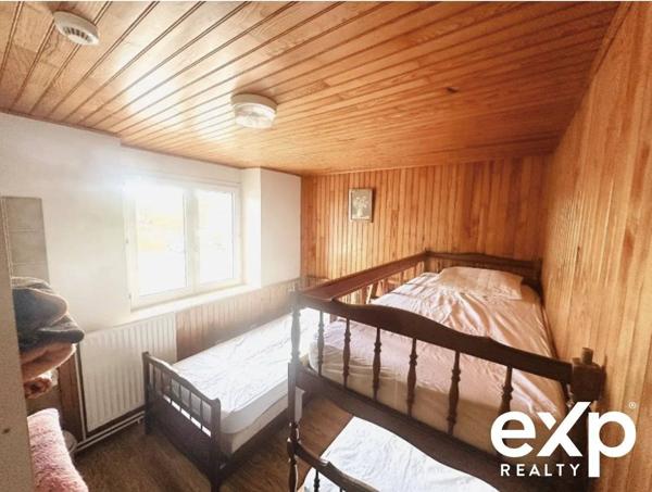 "Investissement Rentable : Gîte + 12 Logements Loués" sur plus de 8400m2 de terrain.