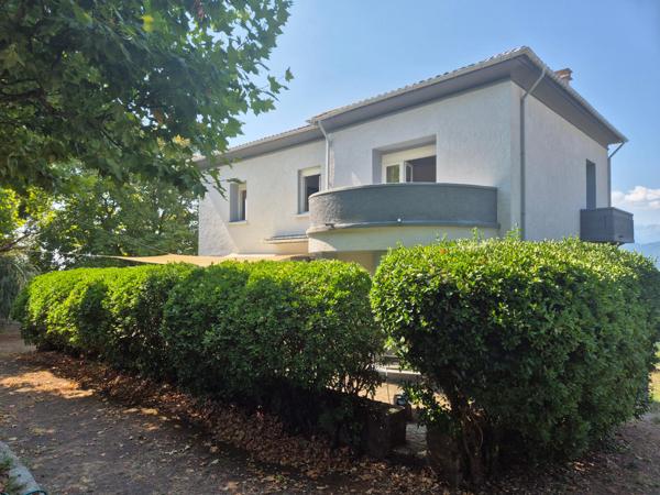 Très belle maison de 191m2 sise sur un terrain de 1180m2 avec une magnifique vue