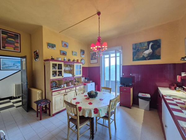 Très belle maison de 191m2 sise sur un terrain de 1180m2 avec une magnifique vue