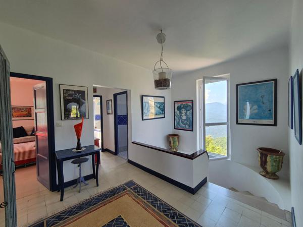 Très belle maison de 191m2 sise sur un terrain de 1180m2 avec une magnifique vue