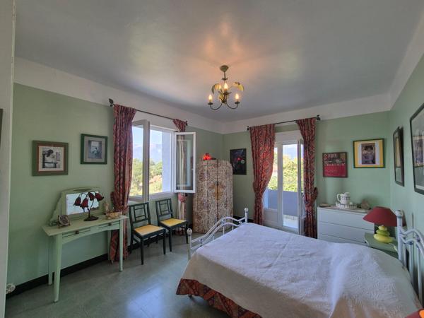 Très belle maison de 191m2 sise sur un terrain de 1180m2 avec une magnifique vue