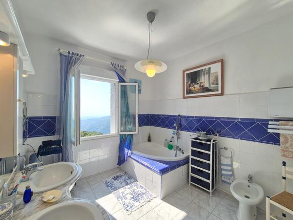 Très belle maison de 191m2 sise sur un terrain de 1180m2 avec une magnifique vue