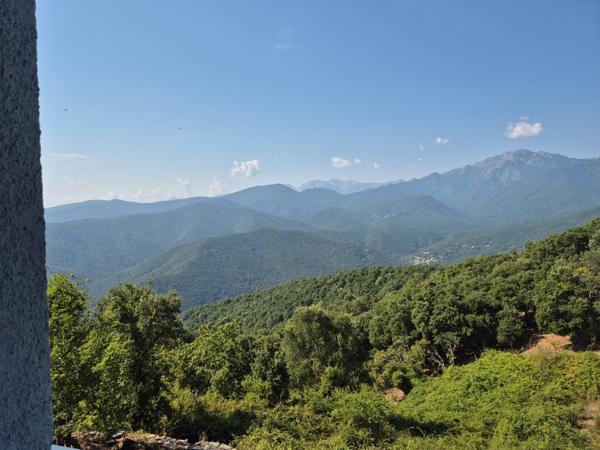 Très belle maison de 191m2 sise sur un terrain de 1180m2 avec une magnifique vue