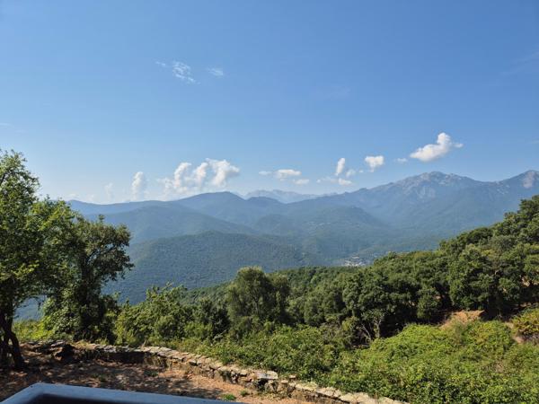 Très belle maison de 191m2 sise sur un terrain de 1180m2 avec une magnifique vue