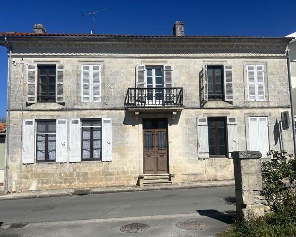 Maison à vendre 134 375 € Saint-Bonnet-sur-Gironde 12 p 294 m² DPE E