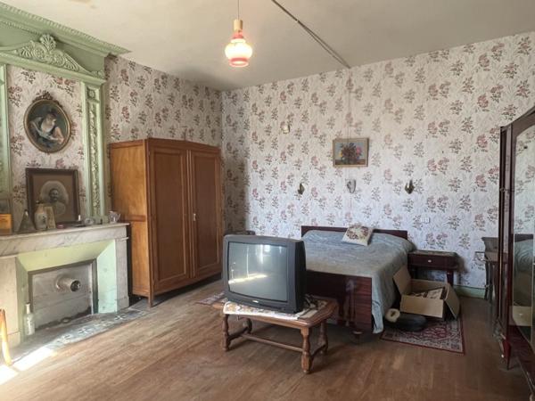 Maison à vendre 134 375 € Saint-Bonnet-sur-Gironde 12 p 294 m² DPE E