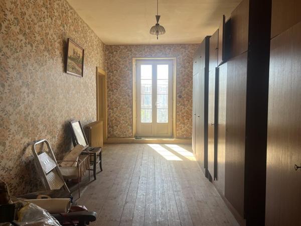 Maison à vendre 134 375 € Saint-Bonnet-sur-Gironde 12 p 294 m² DPE E