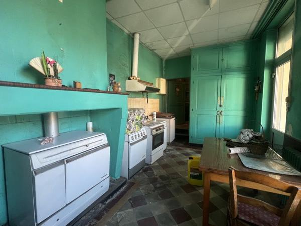 Maison à vendre 134 375 € Saint-Bonnet-sur-Gironde 12 p 294 m² DPE E
