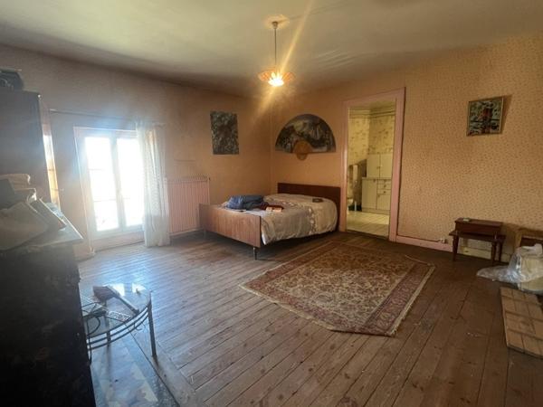 Maison à vendre 134 375 € Saint-Bonnet-sur-Gironde 12 p 294 m² DPE E