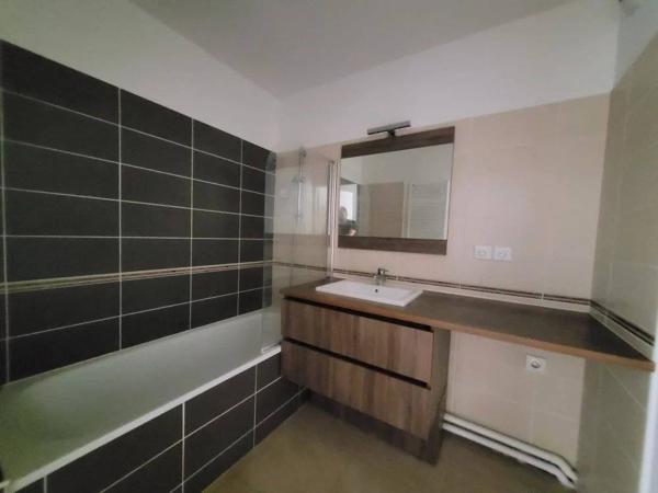 APPARTEMENT T2 TERRASSE PARKING PISCINE