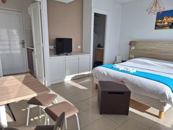 STUDIO 24 M² VUE MER ROUTE DES SANGUINAIRES Ajaccio (20000)