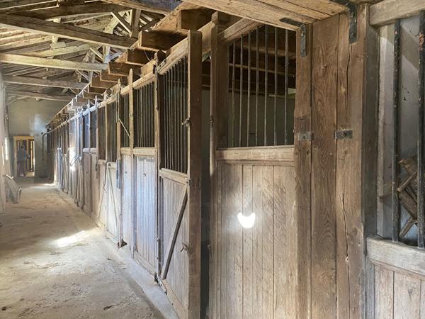 A VENDRE PROPRIETE SUD EST VENDEE - 12 ha avec Dépendances