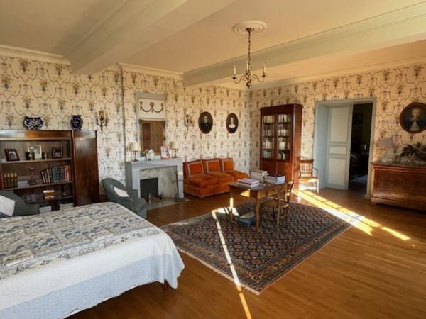 A VENDRE PROPRIETE SUD EST VENDEE - 12 ha avec Dépendances