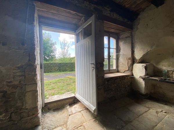 A VENDRE PROPRIETE SUD EST VENDEE - 12 ha avec Dépendances