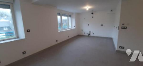 Appartement T4 neuf
situé au 1er étage d'un immeuble
Parking