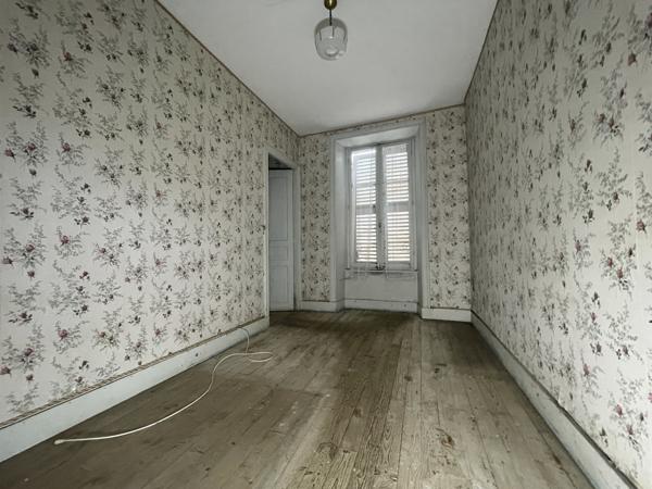 MAISON A RENOVER A CONDAT Condat (15190)