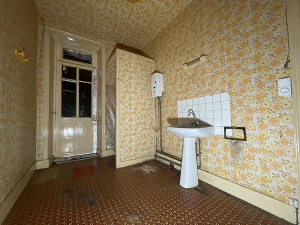 MAISON A RENOVER A CONDAT Condat (15190)