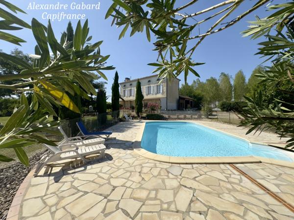 Maison en pierres 230 m² - 4 chambres - Terrain 7 370 m² - Piscine - Dépendances