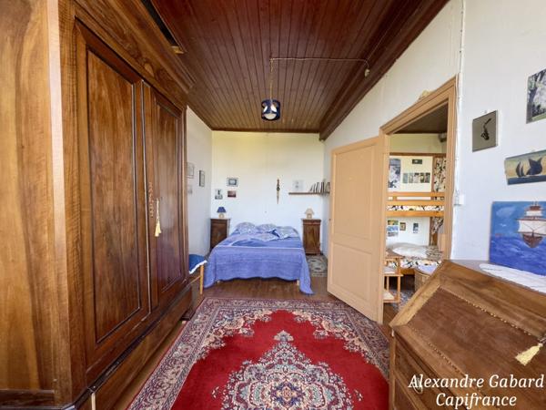 Maison en pierres 230 m² - 4 chambres - Terrain 7 370 m² - Piscine - Dépendances