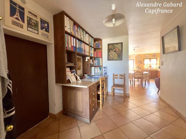 Maison en pierres 230 m² - 4 chambres - Terrain 7 370 m² - Piscine - Dépendances