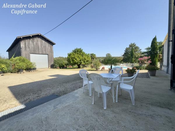 Maison en pierres 230 m² - 4 chambres - Terrain 7 370 m² - Piscine - Dépendances