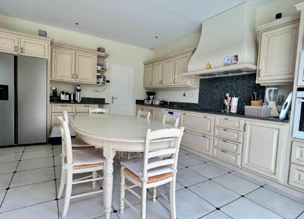 Maison à vendre    4 pièces • 261 m2 Vieux-Boucau-les-Bains