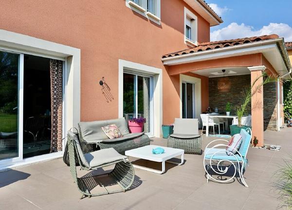 Maison à vendre    6 pièces •  Craponne