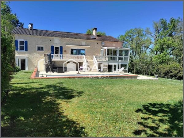 Propriété 238 m2, studio séparé, Piscine chauffée