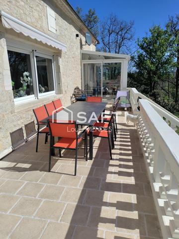 Propriété 238 m2, studio séparé, Piscine chauffée