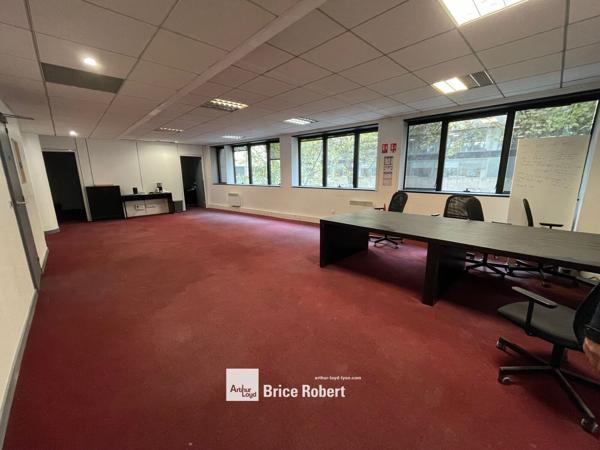 Bureaux à louer à Lyon 3ème Part Dieu lumineux avec accès transports