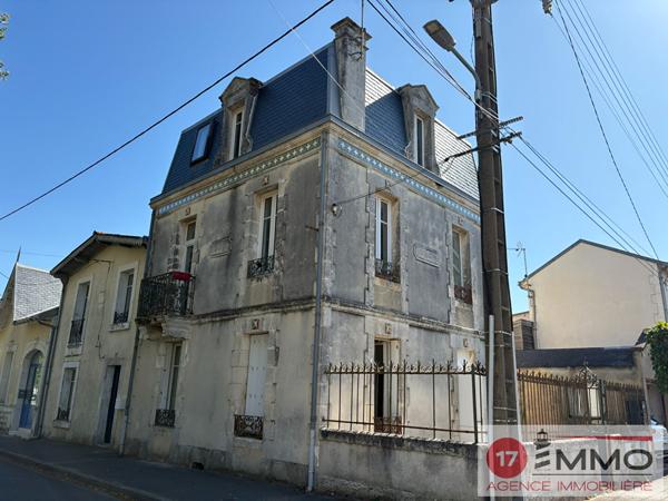 Maison/Immeuble avec 3 logements – Dépendance et garage