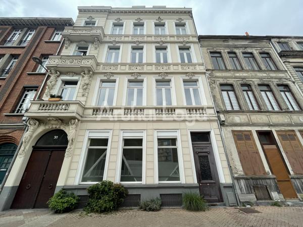 À VENDRE - Ensemble de Bureaux de Caractère avec Cour Intérieure et Stationnement Privatif - Emplacement Premium Lille