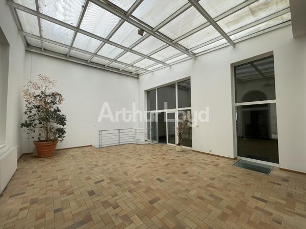 À VENDRE - Ensemble de Bureaux de Caractère avec Cour Intérieure et Stationnement Privatif - Emplacement Premium Lille