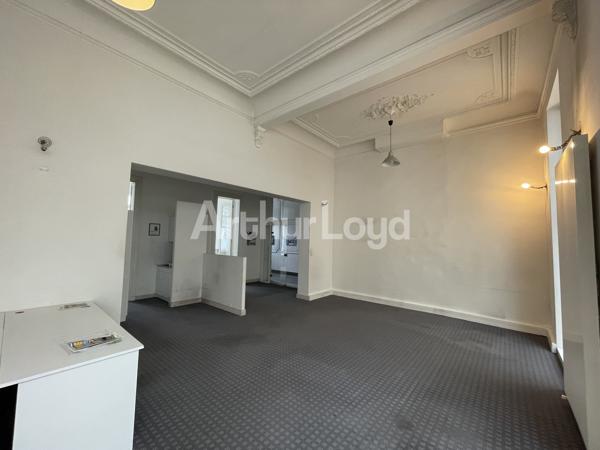 À VENDRE - Ensemble de Bureaux de Caractère avec Cour Intérieure et Stationnement Privatif - Emplacement Premium Lille