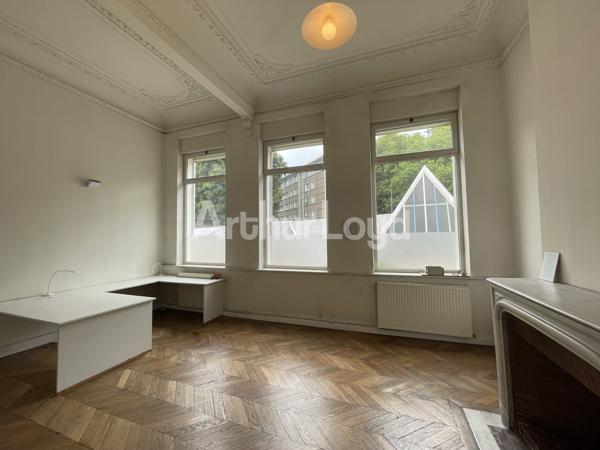 À VENDRE - Ensemble de Bureaux de Caractère avec Cour Intérieure et Stationnement Privatif - Emplacement Premium Lille