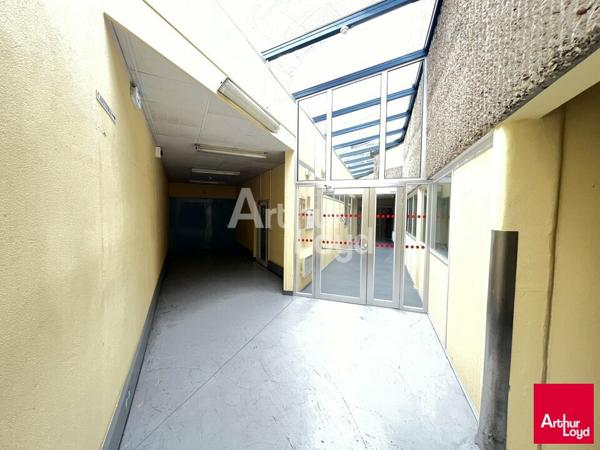 CESSON SEVIGNE - IMMEUBLE DE BUREAUX A VENDRE - 1 878 M²