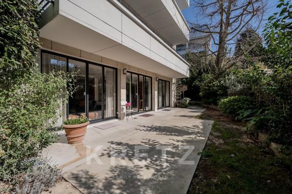 Neuilly Saint James. Duplex jardin terrasse. 4 chambres