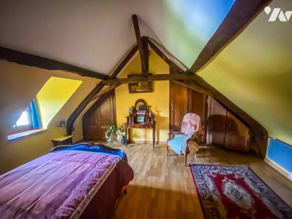 LA BOHALLE MAISON ANCIENNE AVEC GRAND JARDIN, DEPENDANCES ET PISCINE