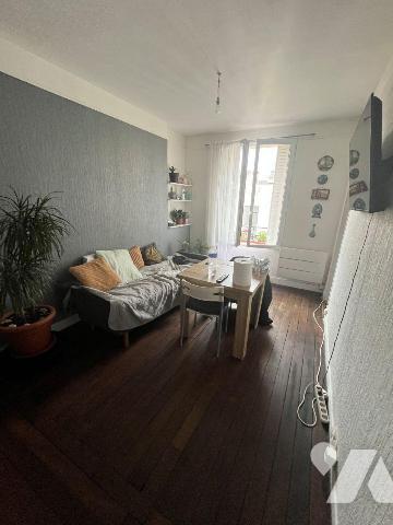 La SAS R&R Notaires vous propose en exclusivité cet appartement de trois pièces, vendu occupé....
