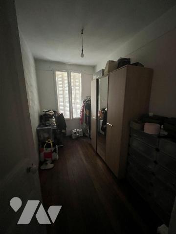 La SAS R&R Notaires vous propose en exclusivité cet appartement de trois pièces, vendu occupé....