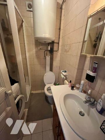 La SAS R&R Notaires vous propose en exclusivité cet appartement de trois pièces, vendu occupé....
